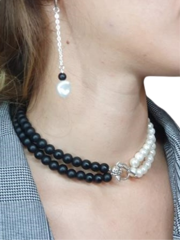 // Collar Blanco y Negro